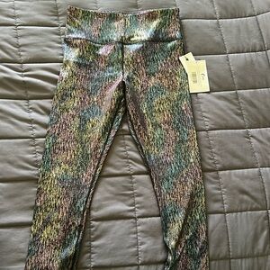 Zyia Women’s Black Vertical Mirage Light n Tight hi-rise ⅞ 24” (8-10)